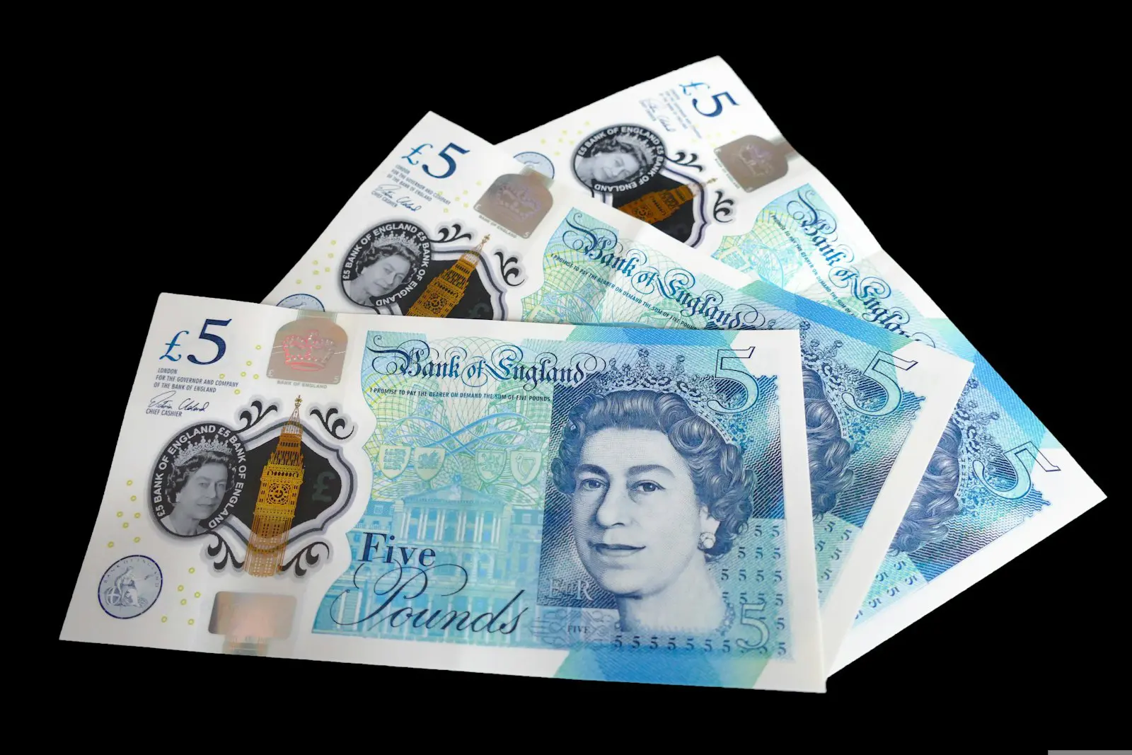 British five pound banknotes, illustrating cash held inside a stocks and shares ISA and the new 22% ISA cash interest charge from April 2027